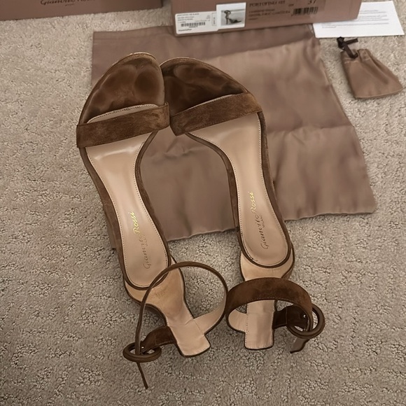 Gianvito Rossi Heel- tan suede sandal with box and dust bag size 37 retail $895 - Picture 14 of 17